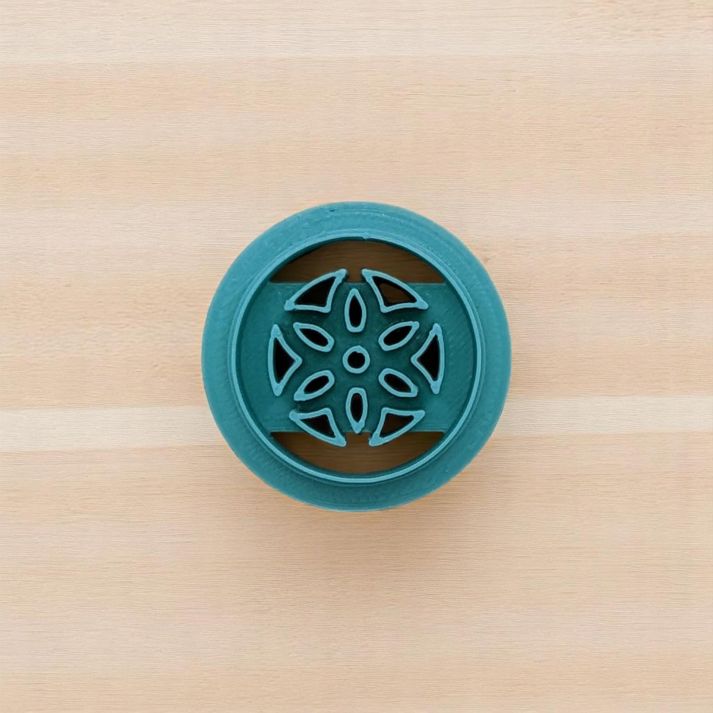Dream Catcher Flower Cutter: Ideal Tool for Ceramics, Pottery, Polymer Clay, and Fondant Crafting