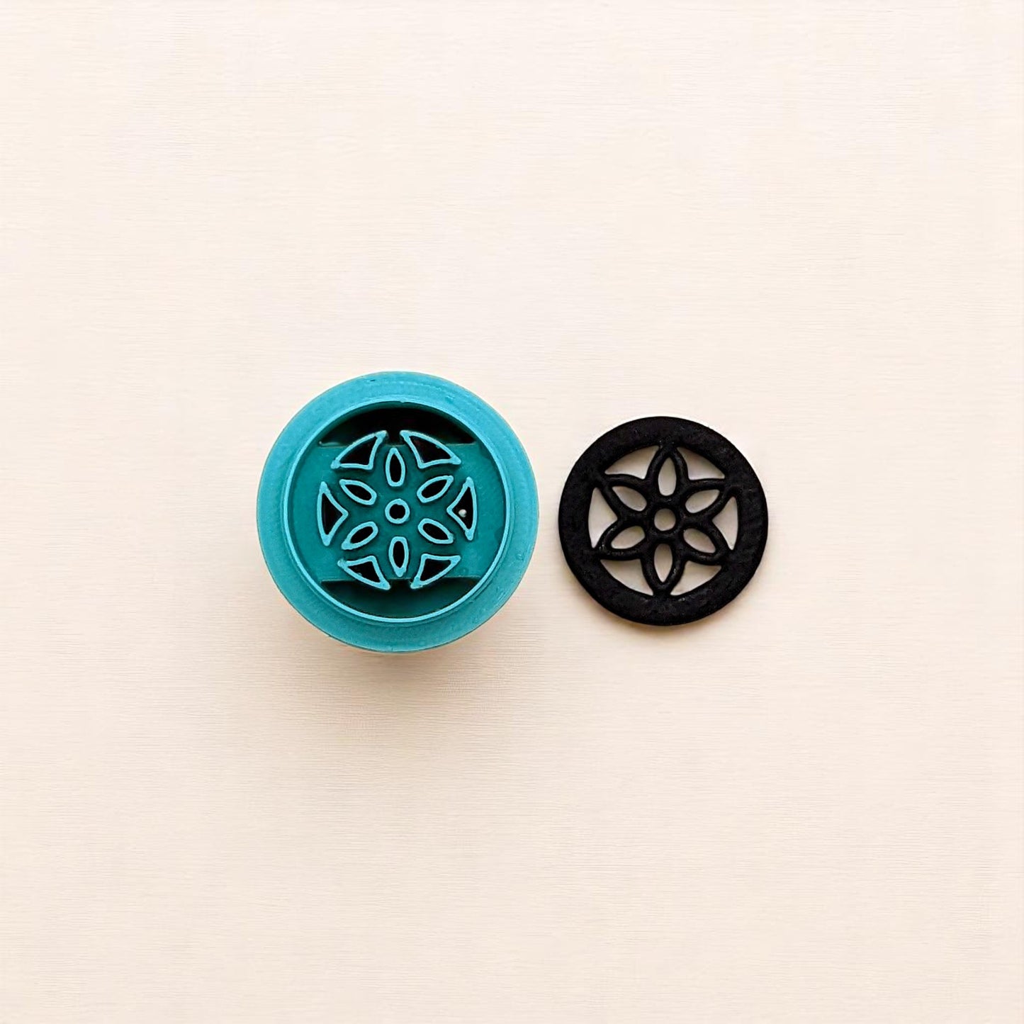 Dream Catcher Flower Cutter: Ideal Tool for Ceramics, Pottery, Polymer Clay, and Fondant Crafting