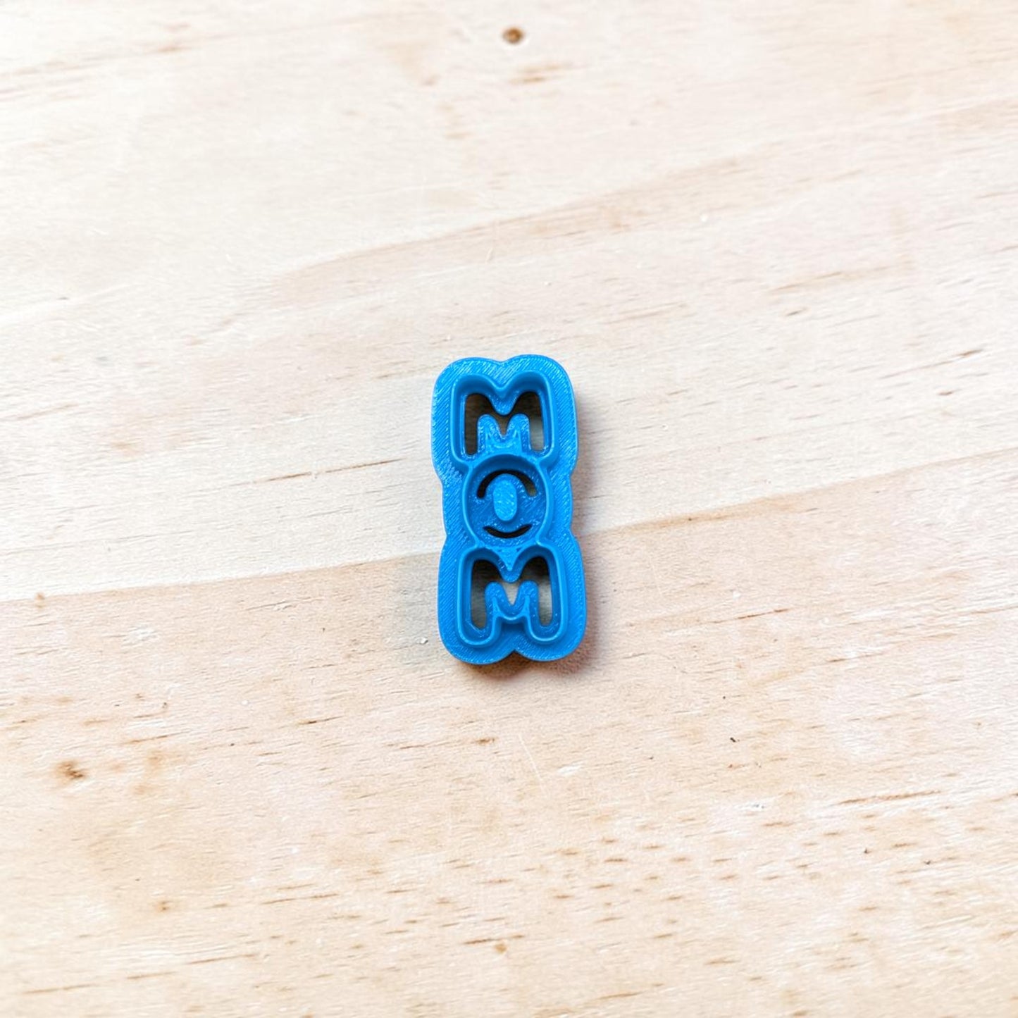 MOM Bubble Letters in Vertical Position Cookie Cutter: Ideal for Cookies, Ceramics, Pottery, Polymer Clay, and Fondant