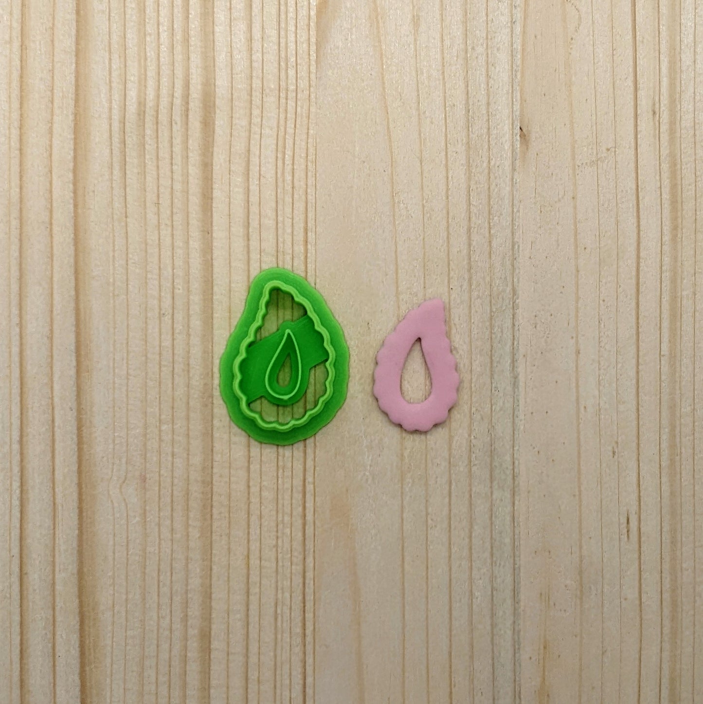 Scalloped Paisley Hoop Cookie Cutter: Ideal for Cookies, Ceramics, Pottery, Polymer Clay, and Fondant