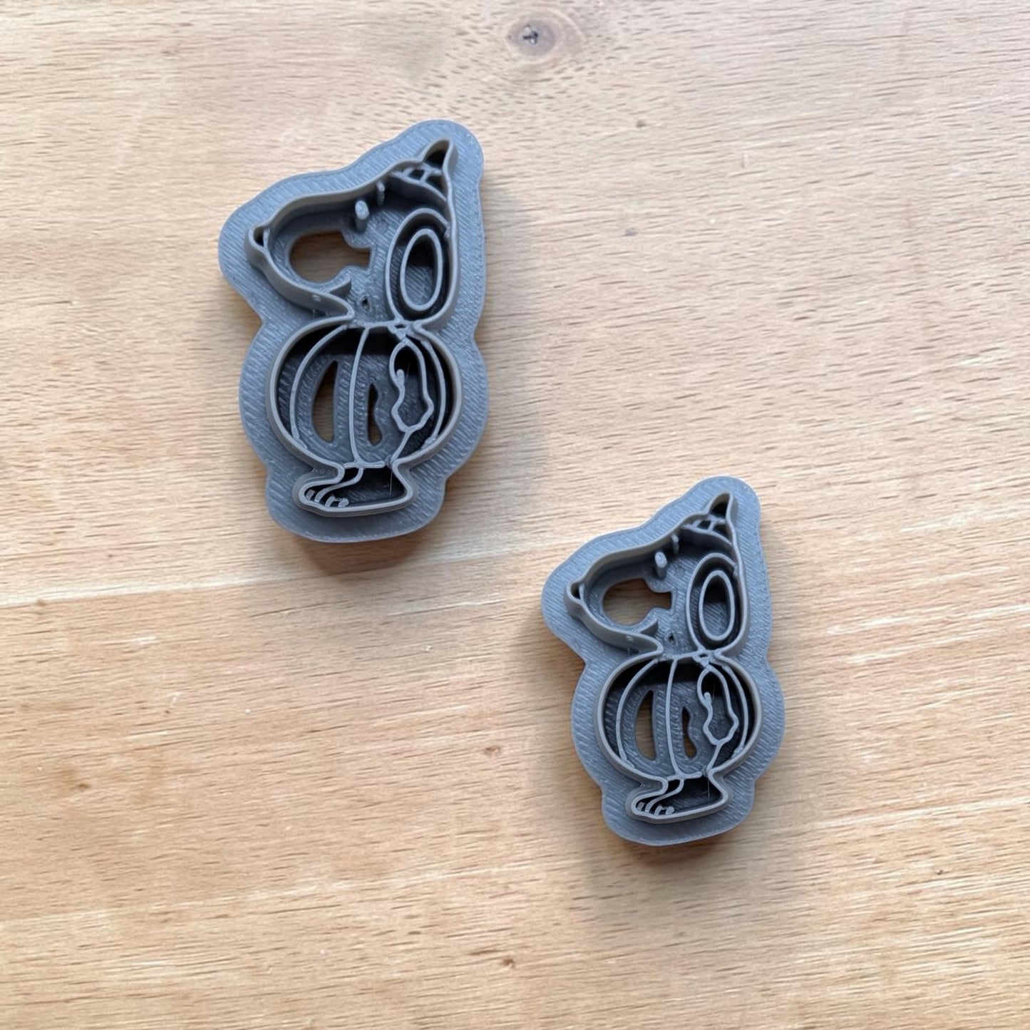 Snoopy pumpkin cookie cutter – handmade 3D printed tool for polymer clay, fondant, and ceramic projects.