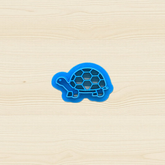 turtle-shaped cookie cutter ideal for cookies, fondant, clay, and ceramics