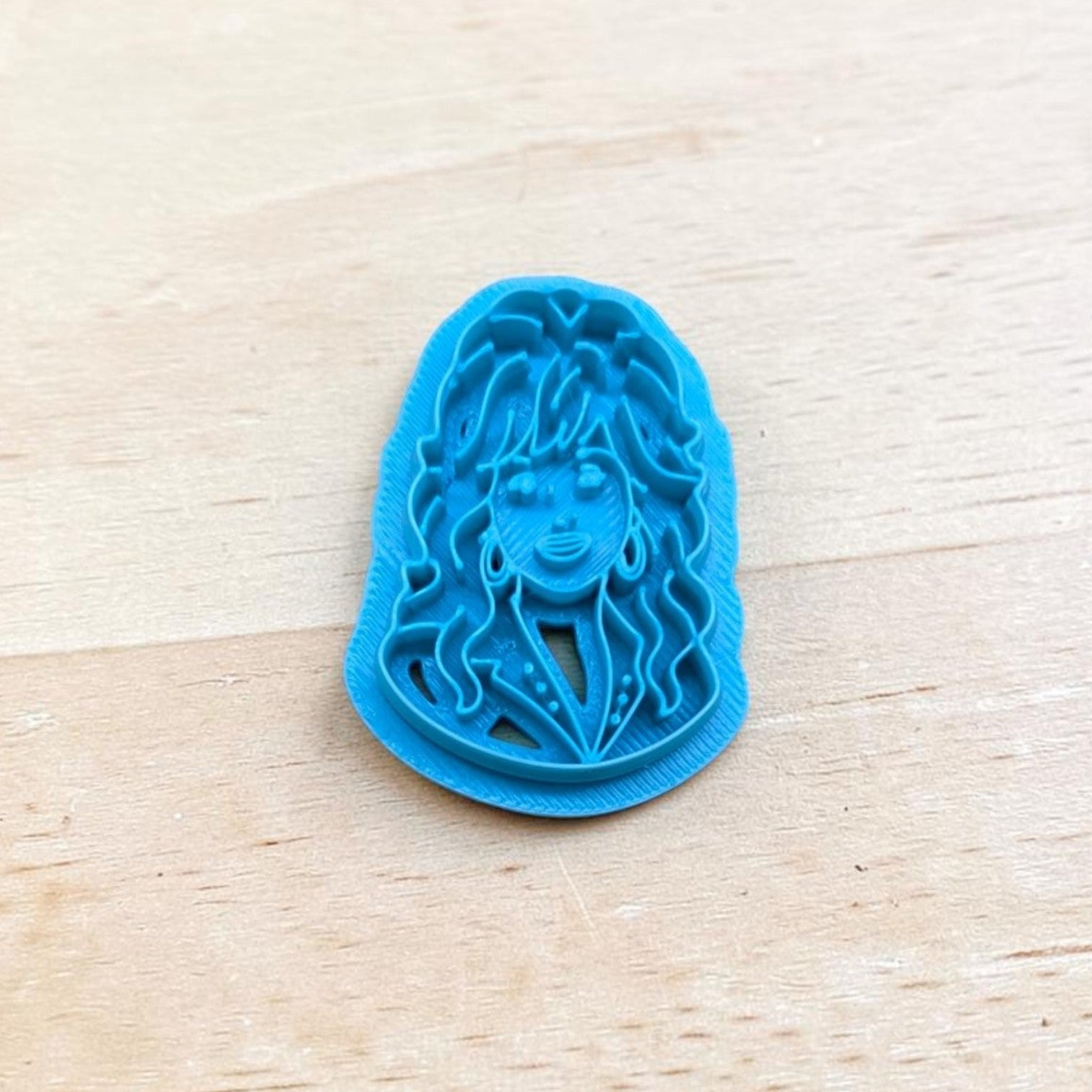 Dolly Parton‑inspired bust cookie cutter in blue plastic, detailed 3D design for polymer clay, fondant, and craft projects.