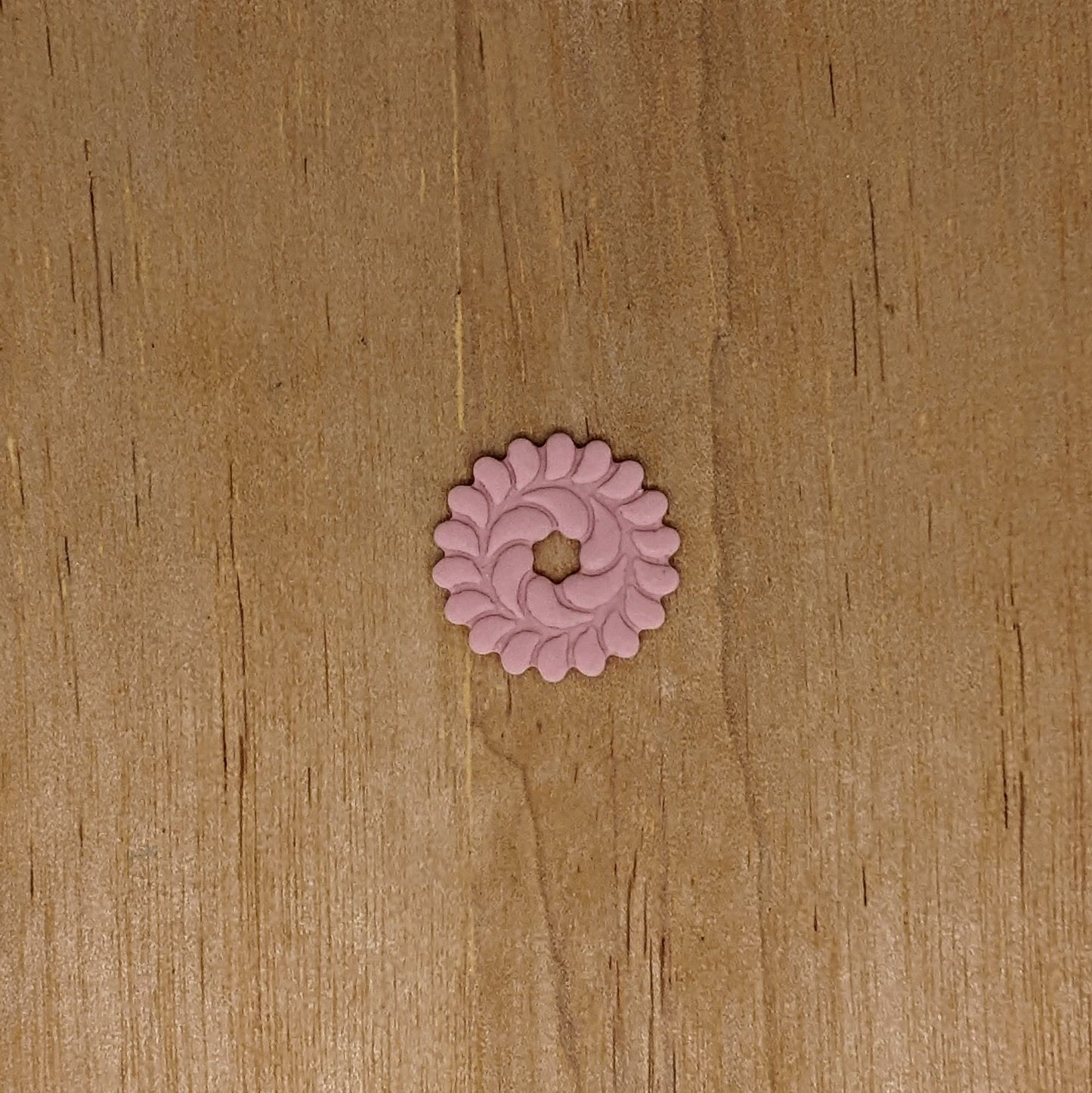 Feathered Circle Cookie Cutter: Perfect for Baking and Clay Crafts