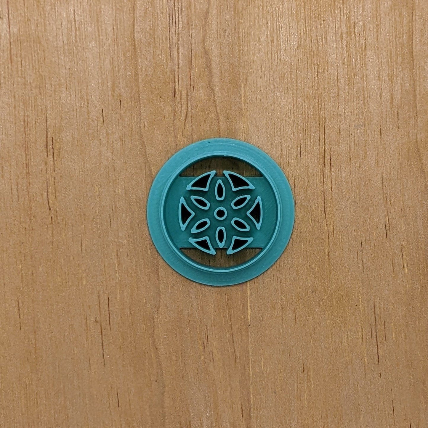 Dream Catcher Flower Cutter: Ideal Tool for Ceramics, Pottery, Polymer Clay, and Fondant Crafting