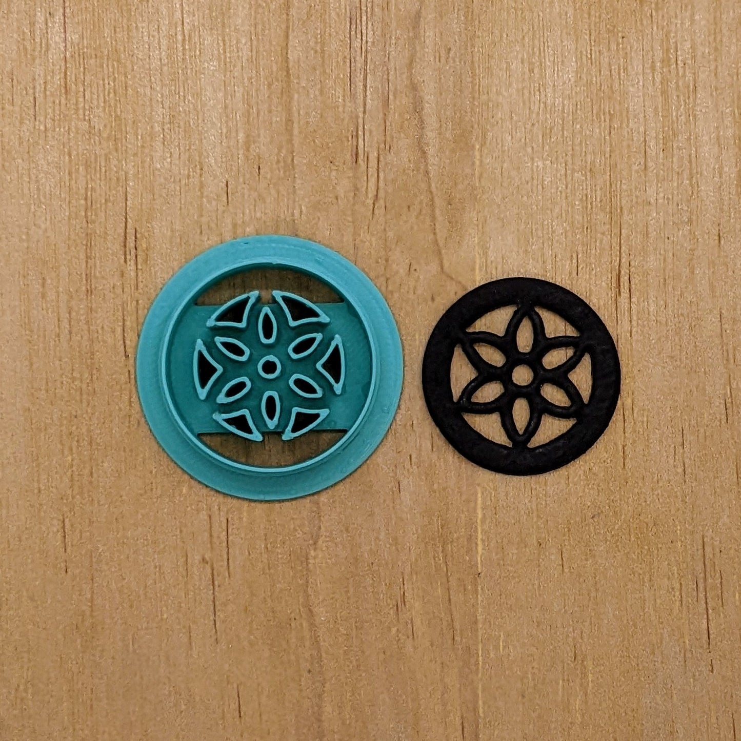 Dream Catcher Flower Cutter: Ideal Tool for Ceramics, Pottery, Polymer Clay, and Fondant Crafting
