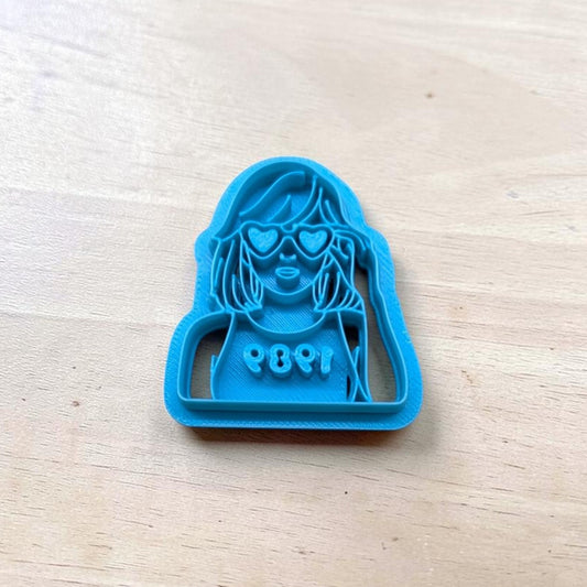 1989 Era‑inspired tank top bust cookie cutters featuring heart‑shaped sunglasses design, mirrored set for symmetrical crafts and baking — perfect for cookies, fondant, pottery, ceramics, and polymer clay.