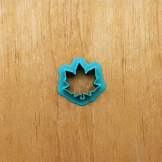 Maple Leaf Outline Cookie Cutter: Ideal for Cookies, Ceramics, Pottery, Polymer Clay, and Fondant