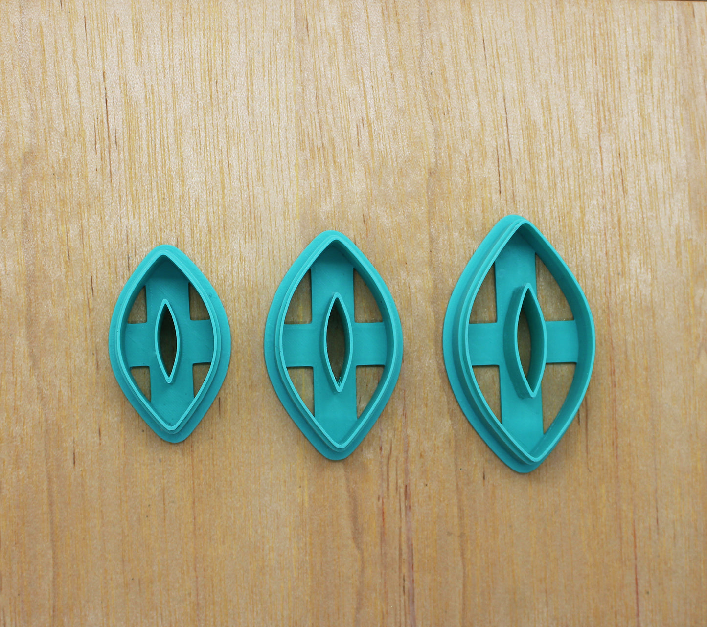 Leaf-Shaped Donut Cutter: Ideal for Cookies, Ceramics, Pottery, Polymer Clay, & Fondant